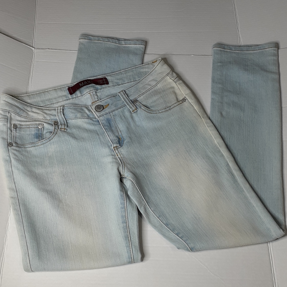 Max Rave Faded White Wash Blue Jeans Size 9 Skinny Straight Leg
